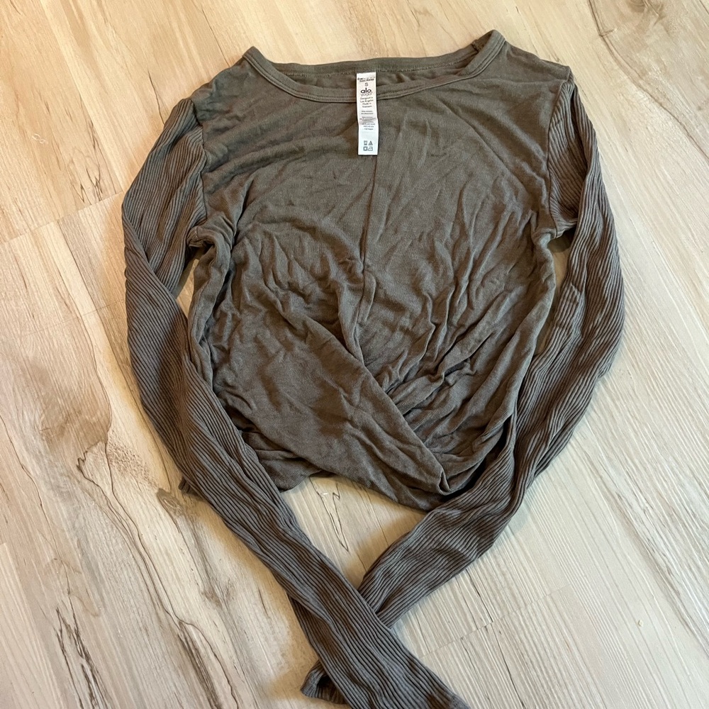 Alo Yoga small workout top green